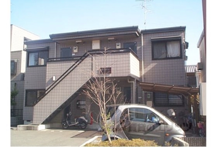 京都市西京区桂上野北町のアパートの建物外観