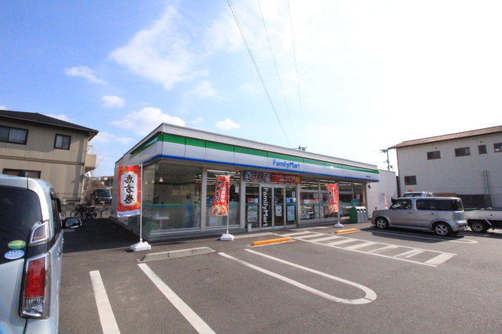 コンビニ　ファミリーマート児島柳田町店（コンビニ）まで606m