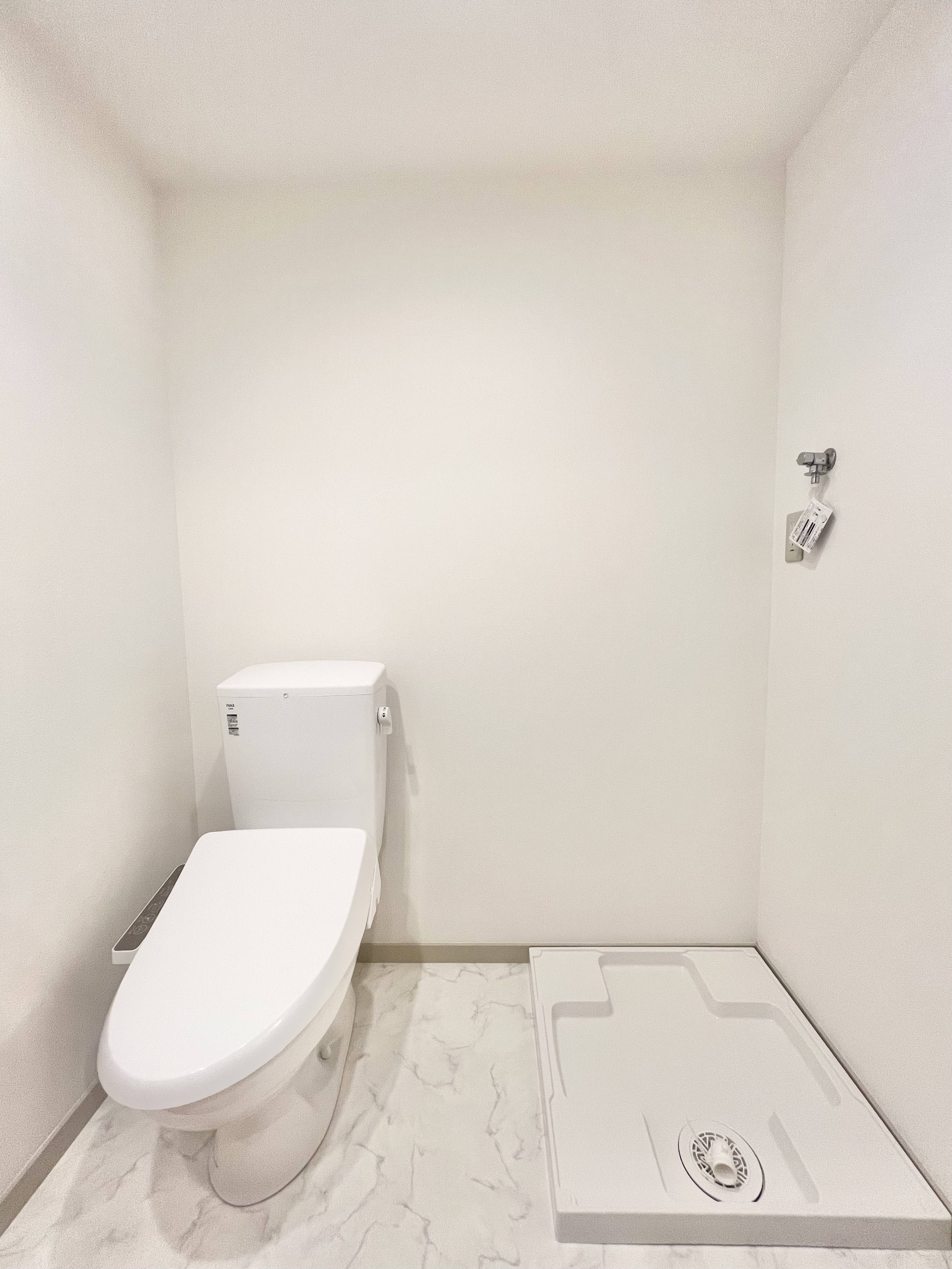 トイレ　現在お住まい中につき写真は別室反転タイプのお部屋です