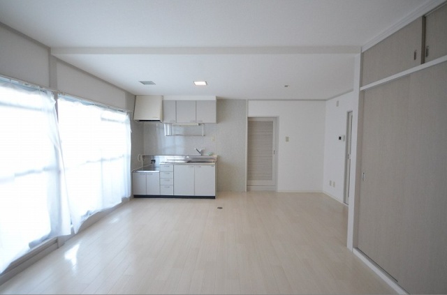 居室・リビング　写真は別号室のものです。