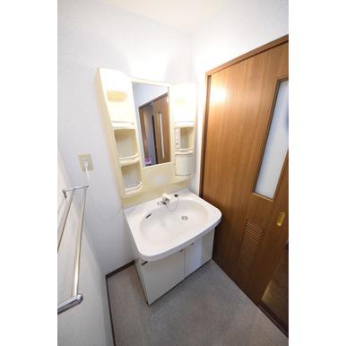 洗面設備　別部屋参考写真です