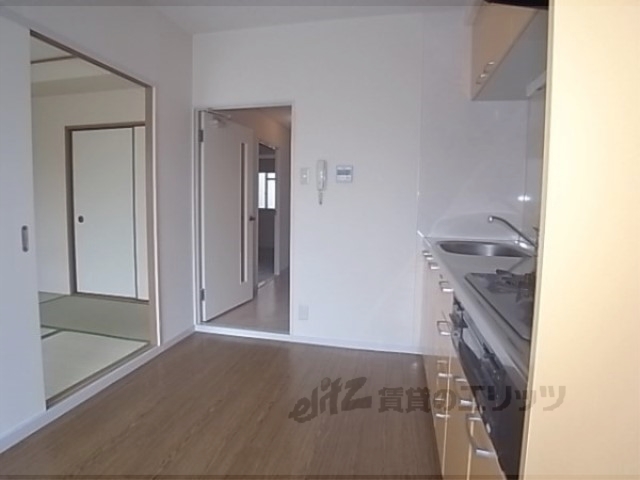 キッチン　ダイニングキッチン