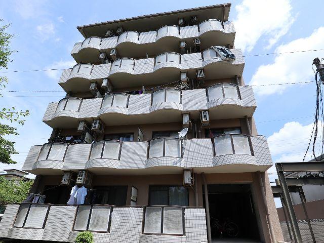 奈良市西大寺竜王町のマンションの建物外観