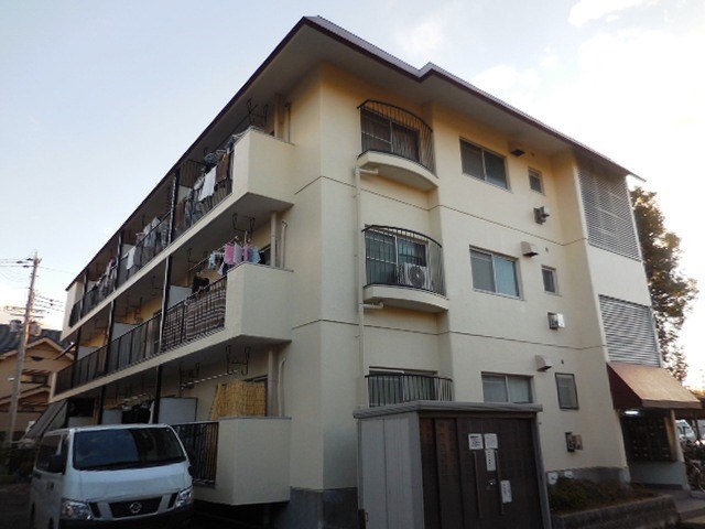 尼崎市琴浦町のマンションの建物外観