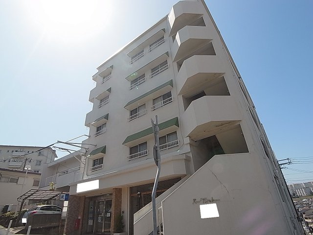 神戸市垂水区多聞台のマンションの建物外観