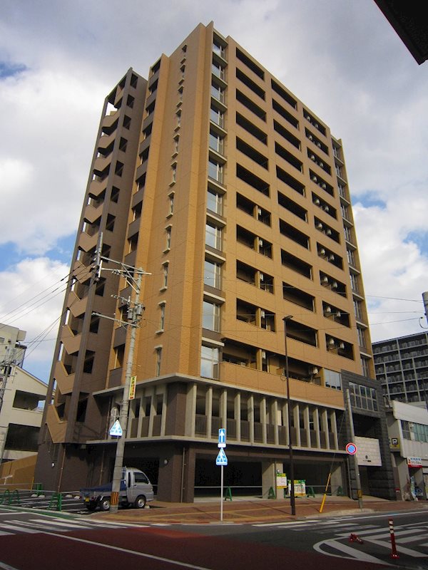 ウィングス城野駅前の建物外観