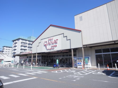 【橿原市石川町のマンションのスーパー】