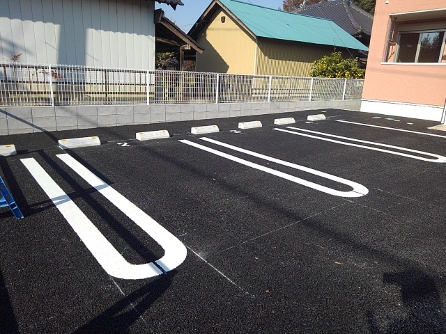 【カーサ・マロンの駐車場】