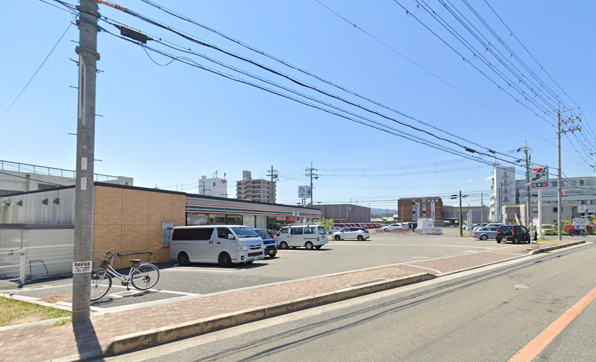 コンビニ　セブンイレブン富田林西口店（コンビニ）まで204m