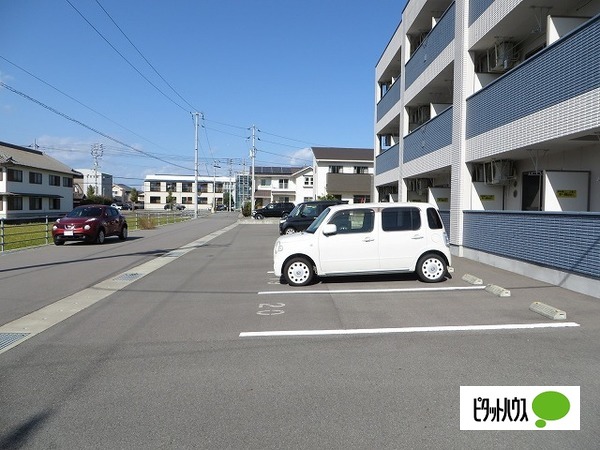 【Ｆａｉｒｙ壱番館の駐車場】