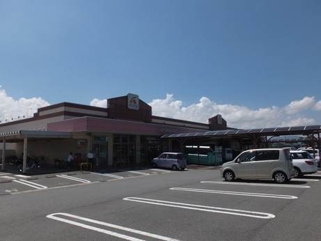 【松阪市豊原町のアパートのスーパー】