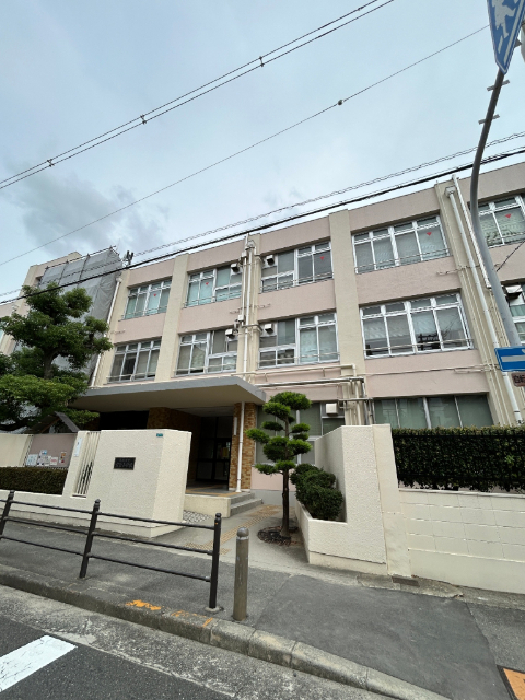 【朋来ビルの小学校】