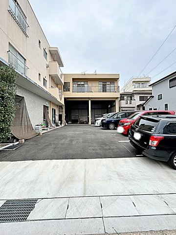 【長谷川マンションの駐車場】