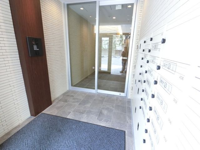 【高崎市問屋町のマンションのエントランス】