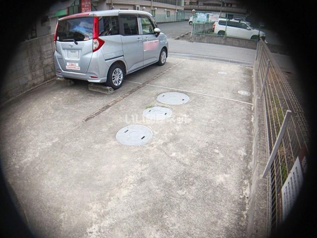 【大和高田市西三倉堂のアパートの駐車場】