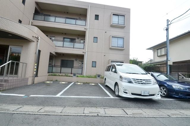 【さいたま市大宮区大成町のマンションの駐車場】