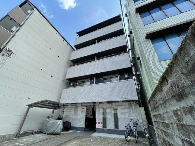 京都市右京区西院太田町のマンションの建物外観