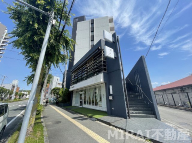 富田林市若松町西のマンションの建物外観