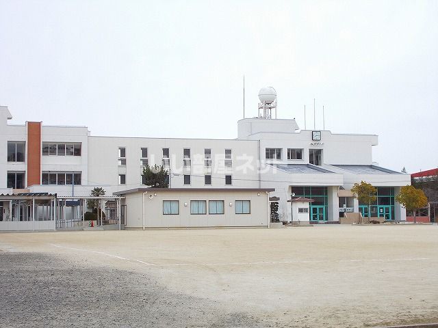 【岩沼市たけくまのアパートの小学校】