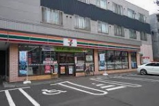 【札幌市北区北二十一条西のマンションのコンビニ】