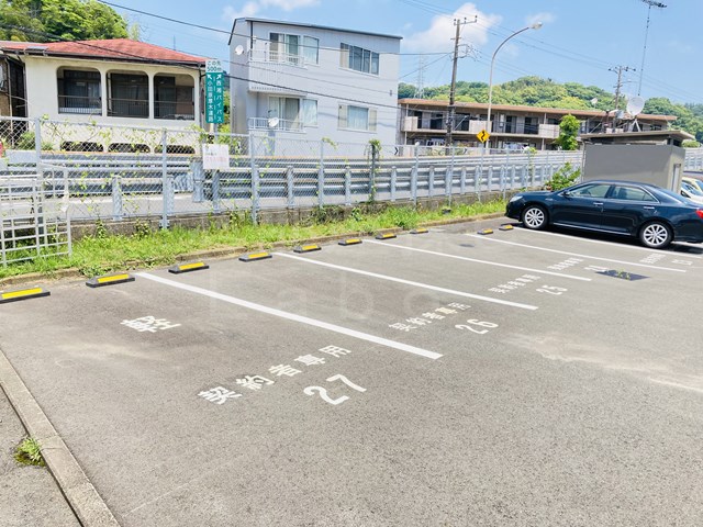 【小田原市風祭のマンションの駐車場】