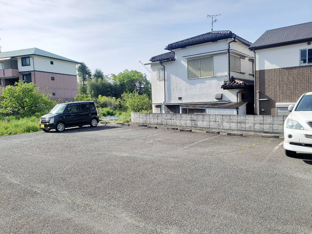 【川西市平野のアパートの駐車場】