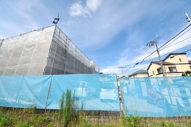 【藤沢市鵠沼桜が岡のマンションの建物外観】