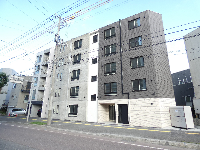 札幌市厚別区厚別中央二条のマンションの建物外観