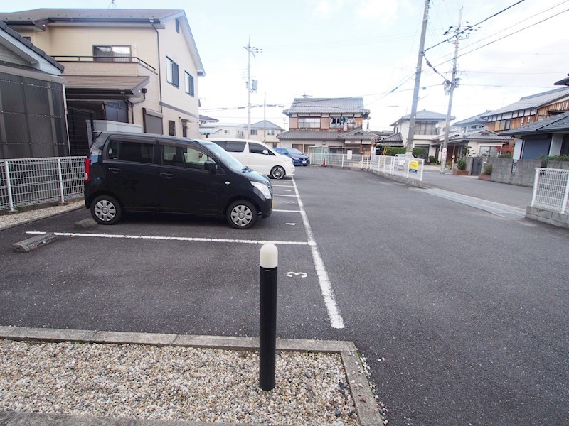 【野洲市行畑のアパートの駐車場】