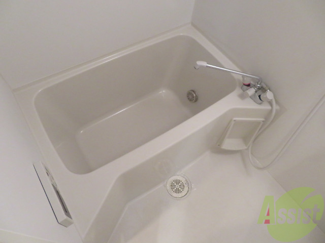 バス・シャワールーム　こちらはお風呂。一日の疲れをここで癒してください。