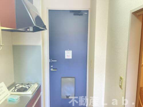玄関　同物件の同じタイプのお部屋です。