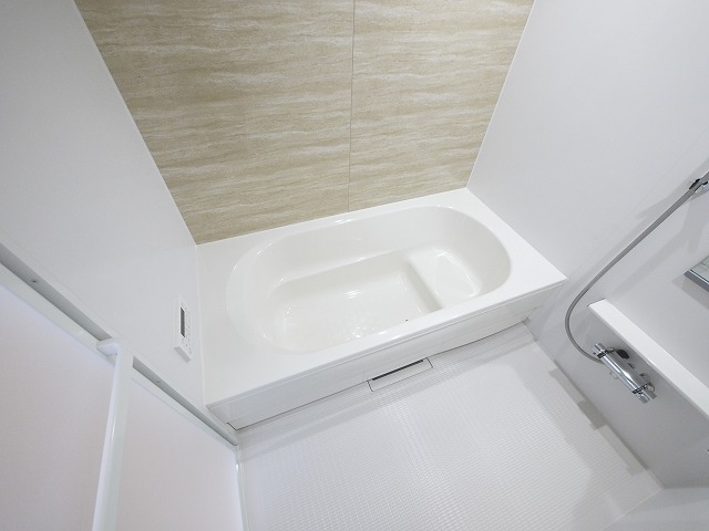 バス・シャワールーム　コンパクトで使いやすいお風呂です