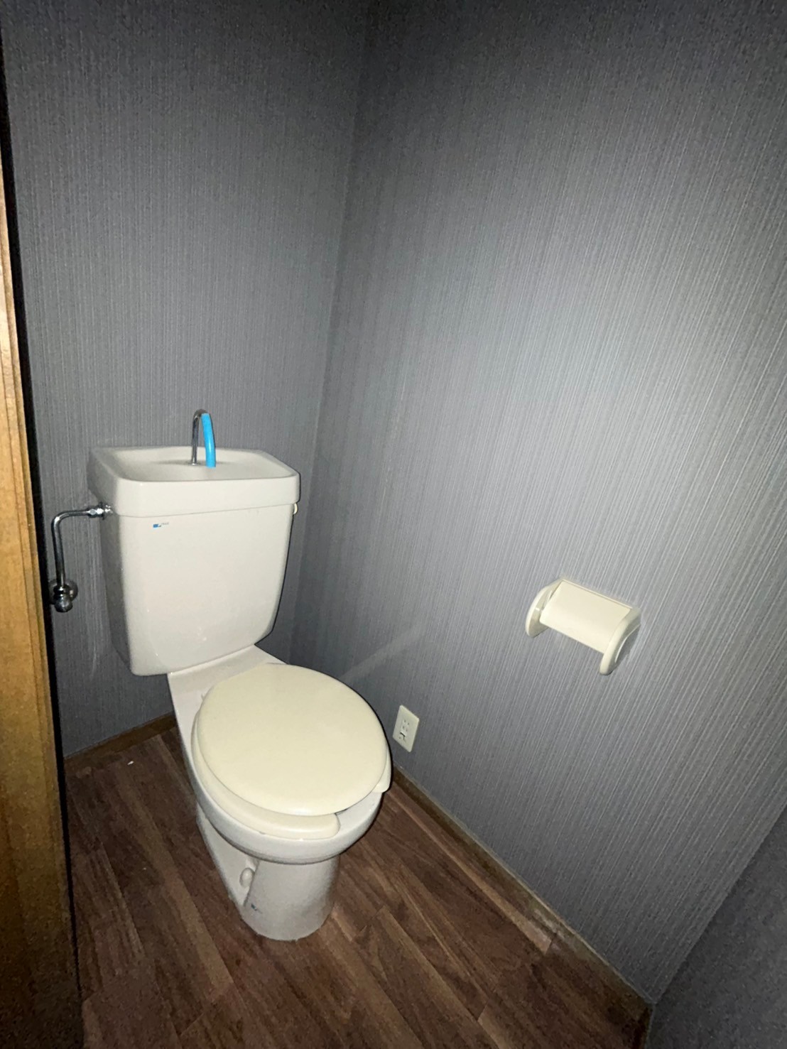 小田急江ノ島線 善行駅 徒歩9分 2階建 築35年のトイレ写真