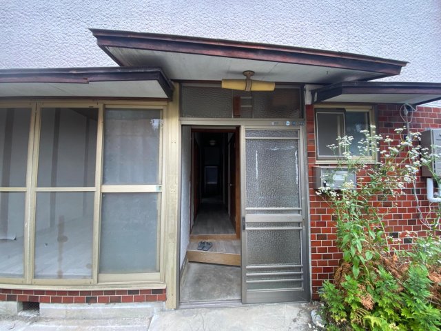 玄関　玄関の鍵は新品に交換済み！