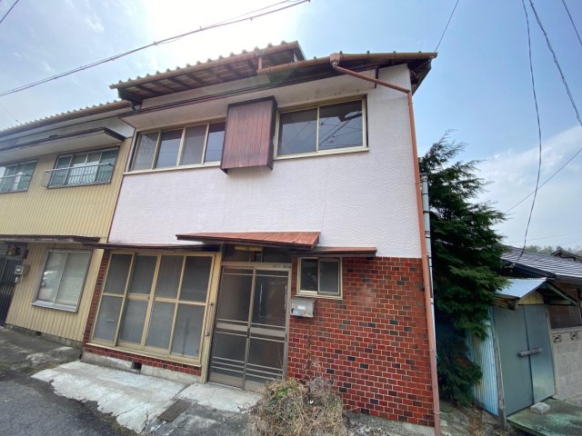 建物外観　角地に位置し、静かでとてもすみやすい場所です！