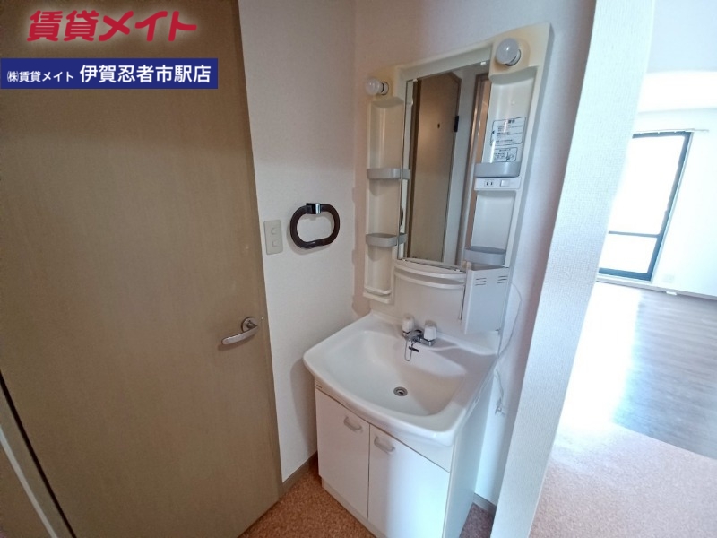 洗面設備　同型参考写真