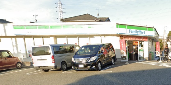 コンビニ　ファミリーマート（コンビニ）まで908m