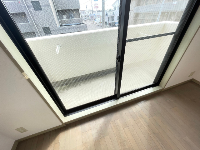 バルコニー　ベランダがついております。