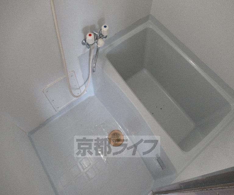 バス・シャワールーム　コンパクトキッチンです。