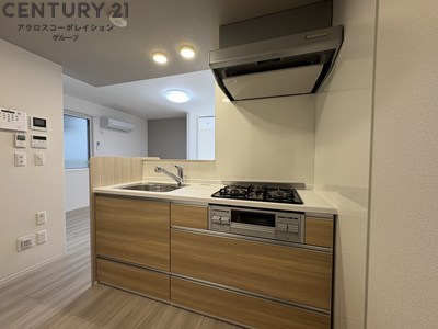 キッチン　3口コンロで機能的なキッチンです。