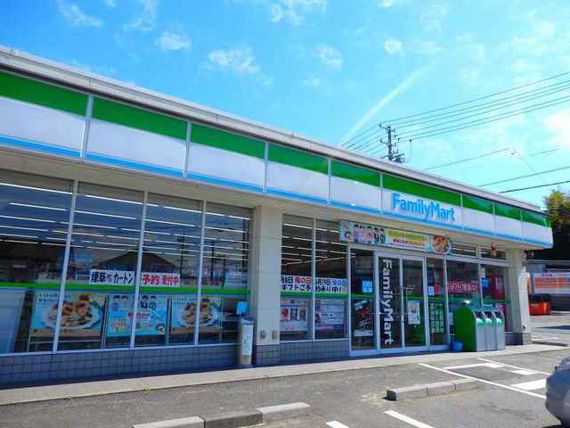 コンビニ　ファミリーマート桑名赤尾店（コンビニ）まで1100m
