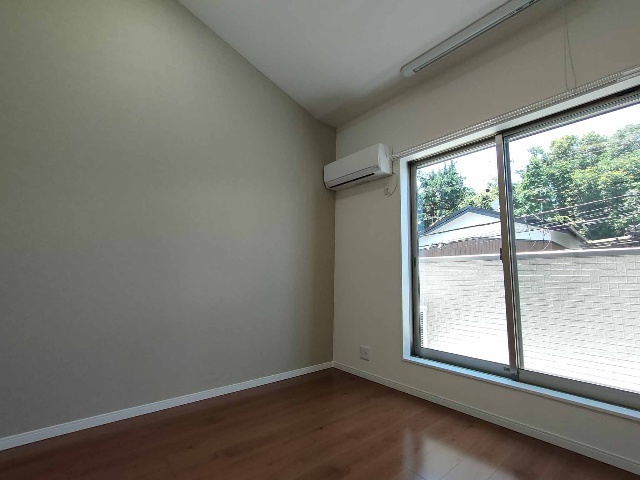 居室・リビング　（別室写真）