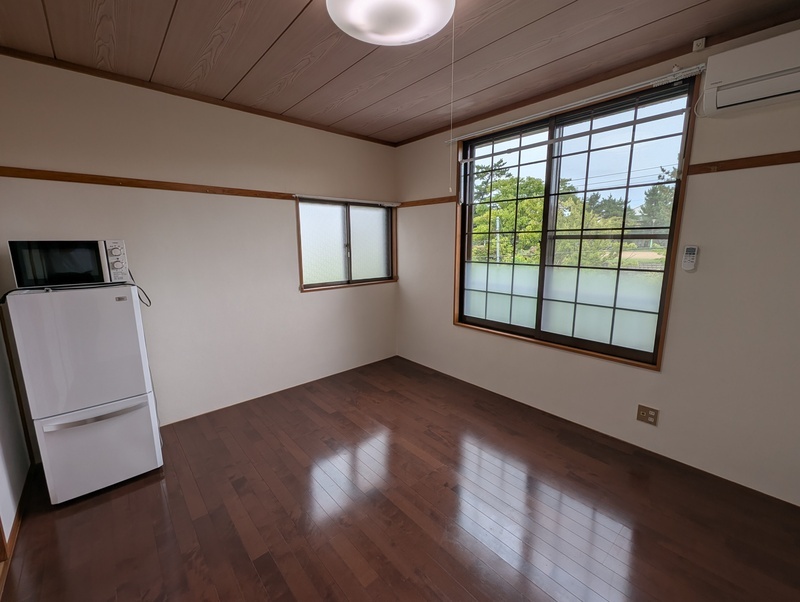 居室・リビング　２ヵ所に窓があり明るい居室です。