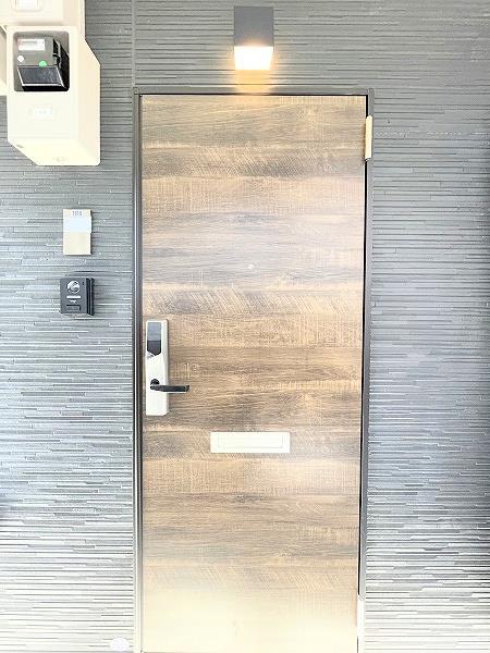 玄関　玄関外側・電子キー