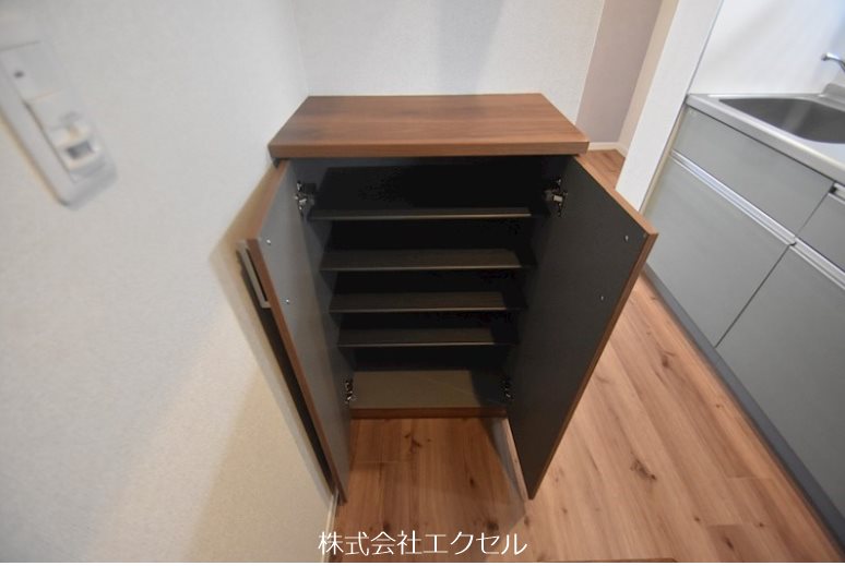 玄関　玄関収納完備です。