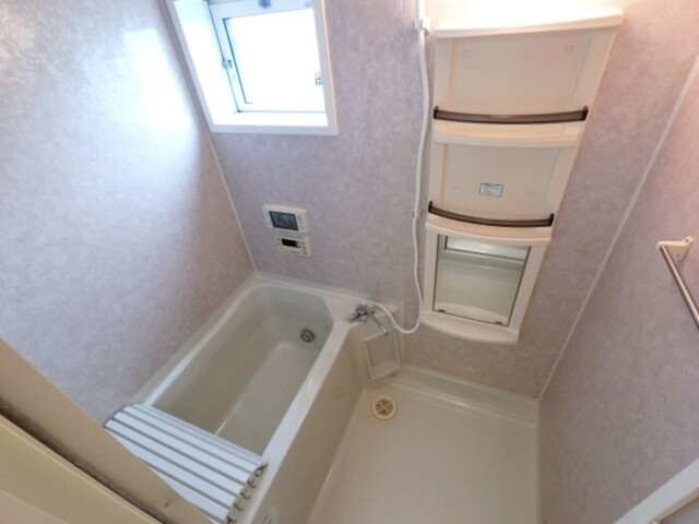 バス・シャワールーム　ＴＶ付き浴室