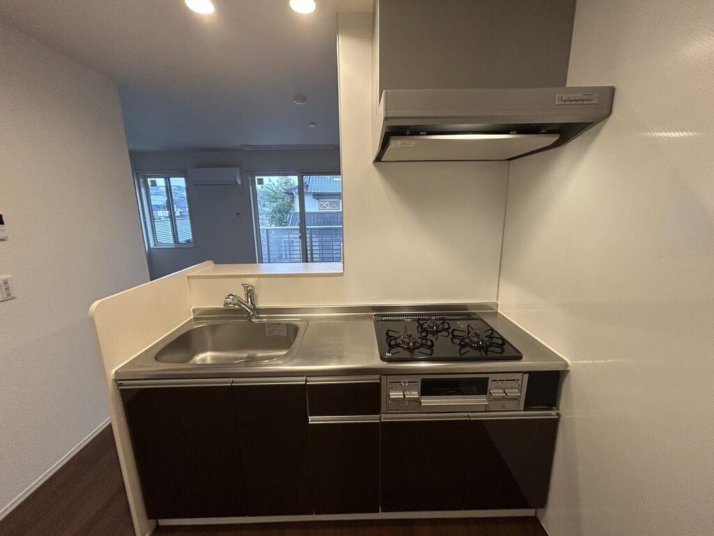 キッチン　同物件・別部屋の写真です