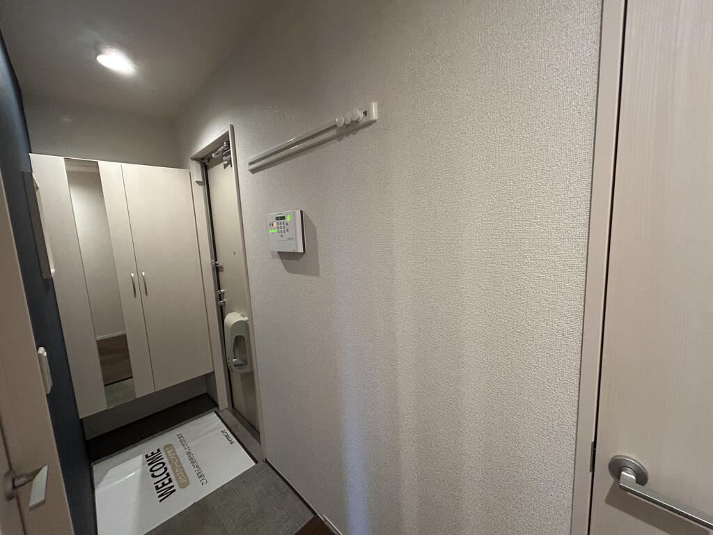 玄関　同物件・別部屋の写真です