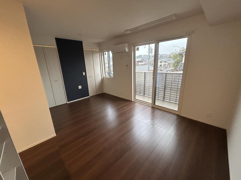 居室・リビング　同物件・別部屋の写真です