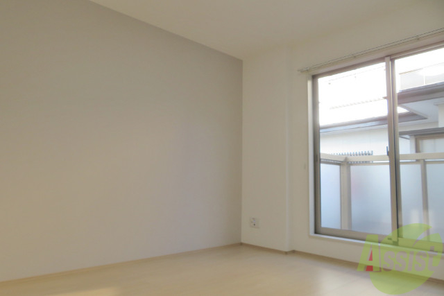 居室・リビング　リビングは日当たりが良さそうで、清潔感があります。